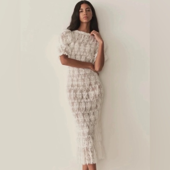 Doen Dresses & Skirts - Doen Raquella Lace dress in Salt size small. Like new!